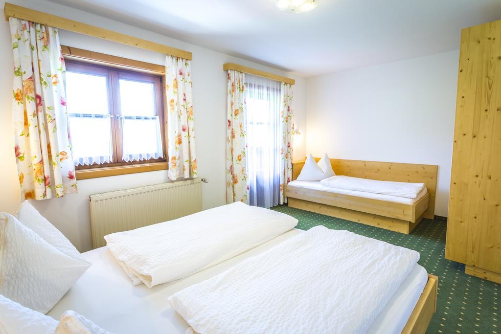 Noeglhof Villa Radstadt Room photo