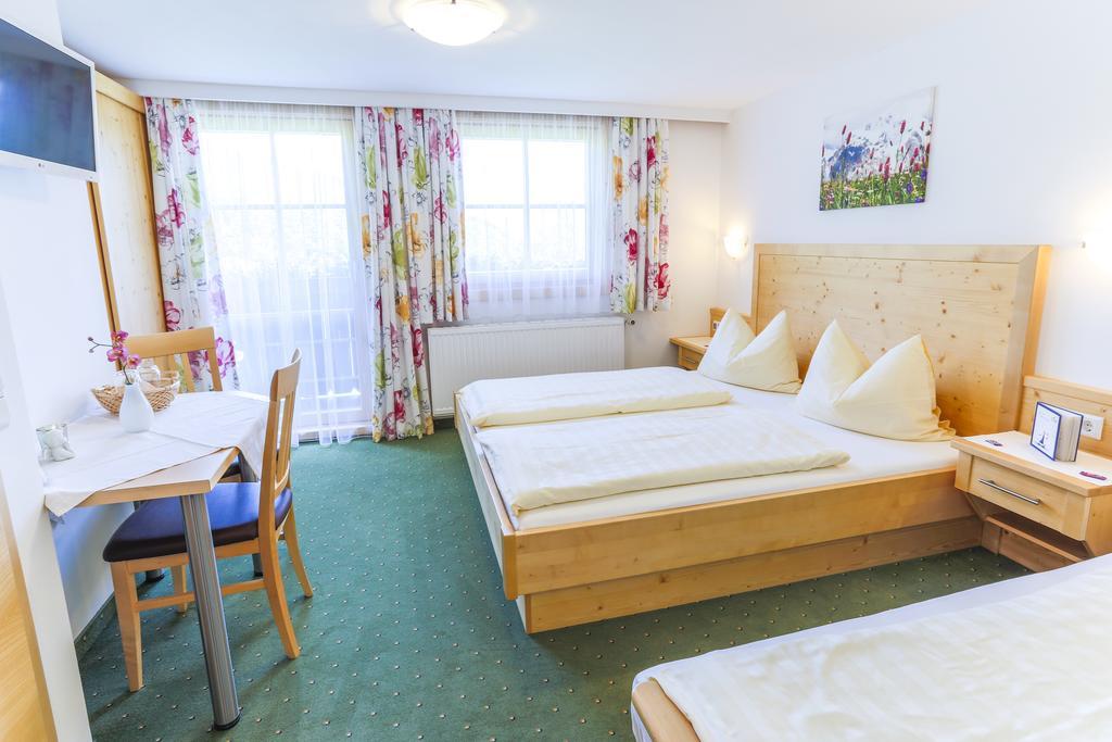 Noeglhof Villa Radstadt Room photo